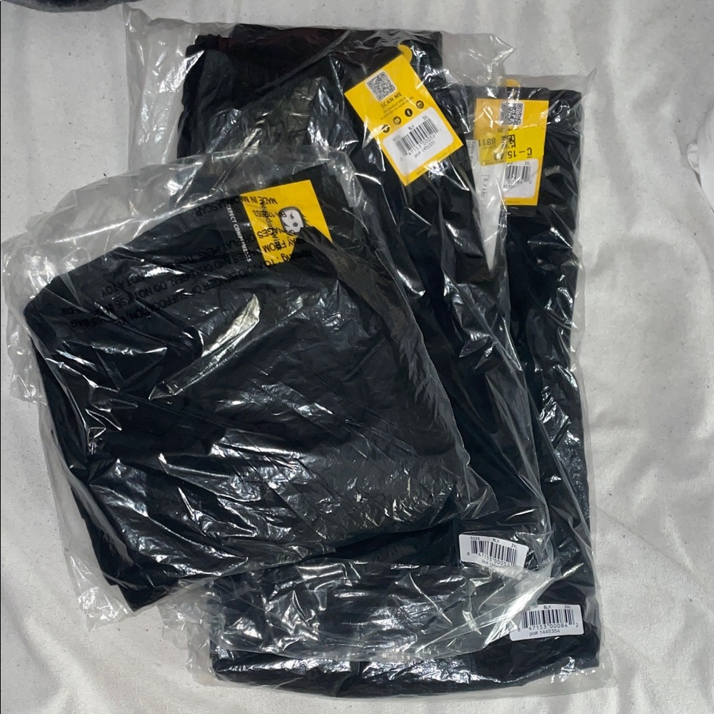 3/$15 Wonder Wink black scrubs